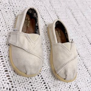 Kids TOMS Size 7